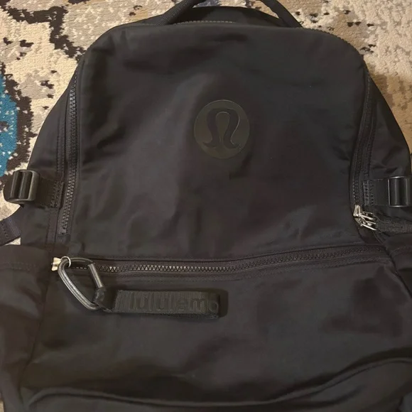 Lululemon New Crew Backpack 22L - Picture 5 of 10